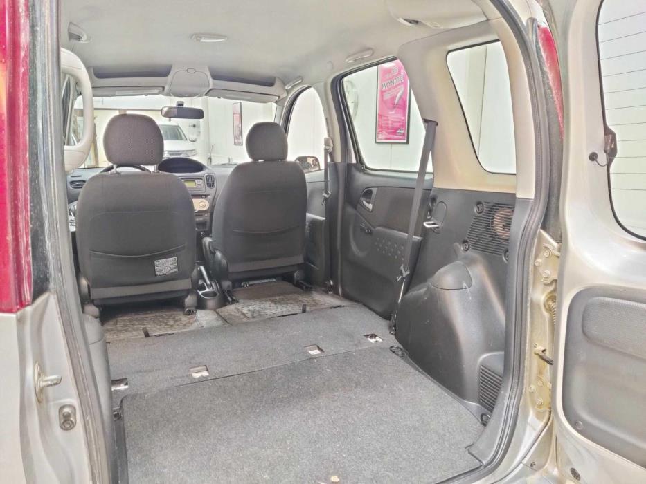 TOYOTA Yaris Verso 2005