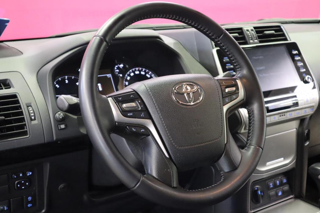 TOYOTA Land Cruiser 2023