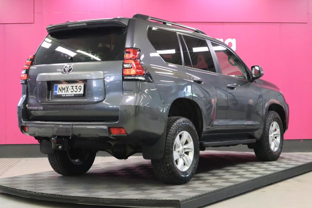 TOYOTA Land Cruiser 2023