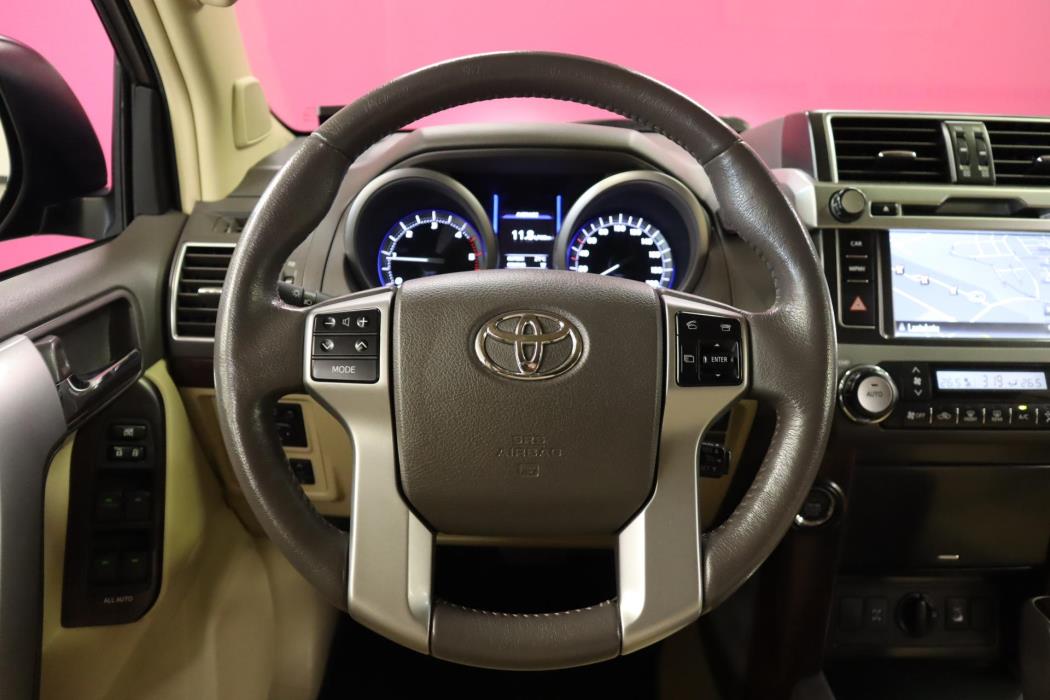 TOYOTA Land Cruiser 2014