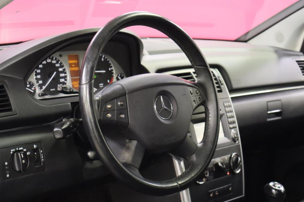 MERCEDES-BENZ B 2010