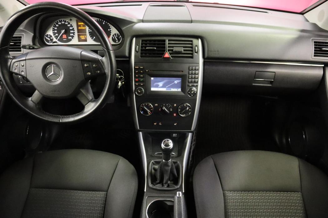 MERCEDES-BENZ B 2010