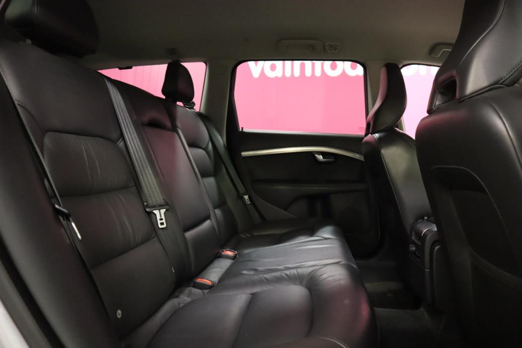 VOLVO V70 2011