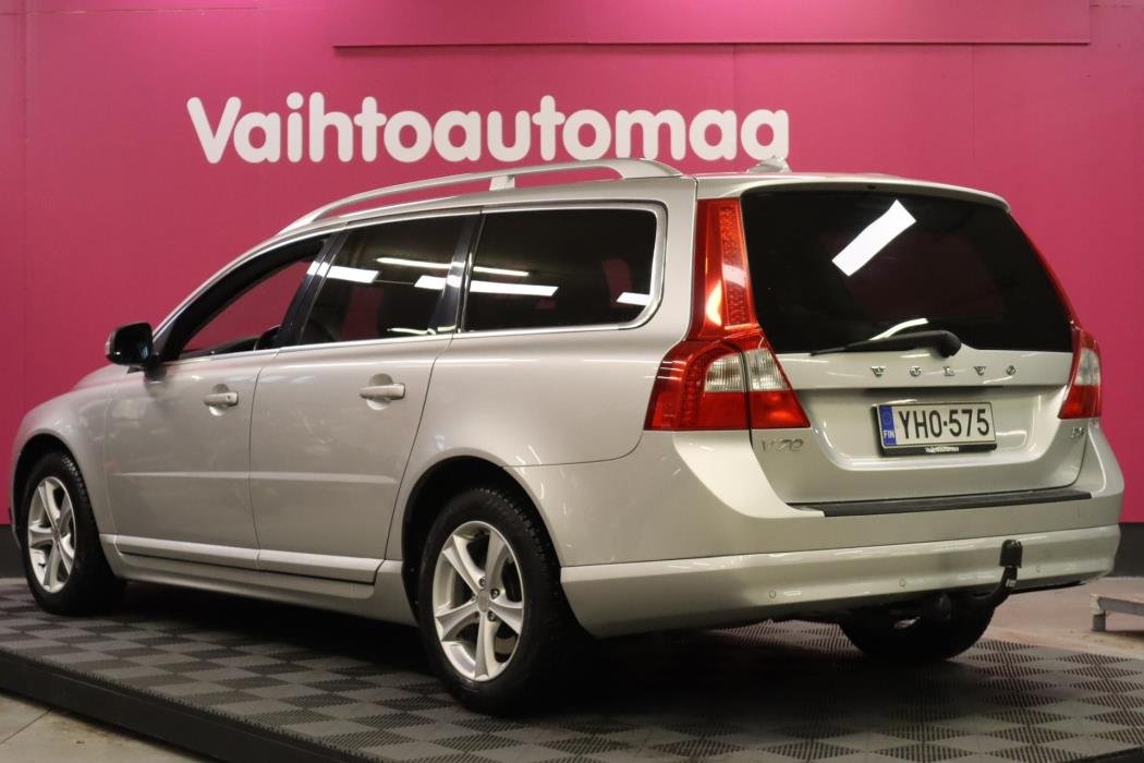 VOLVO V70 2011