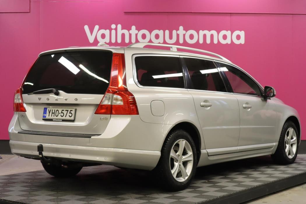 VOLVO V70 2011