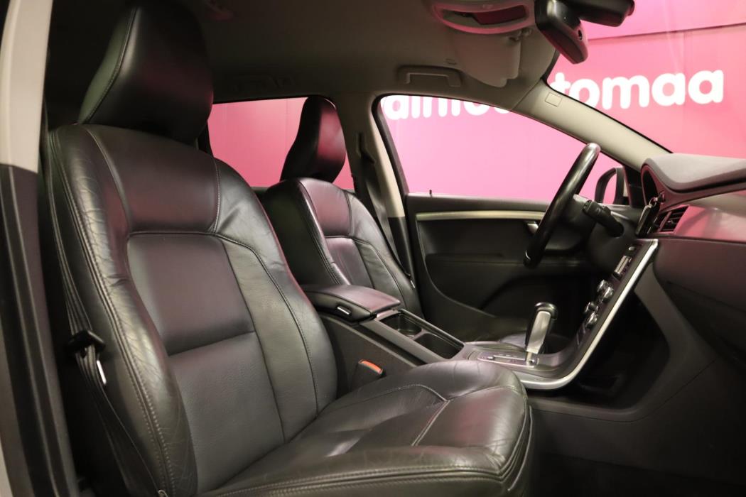 VOLVO V70 2011