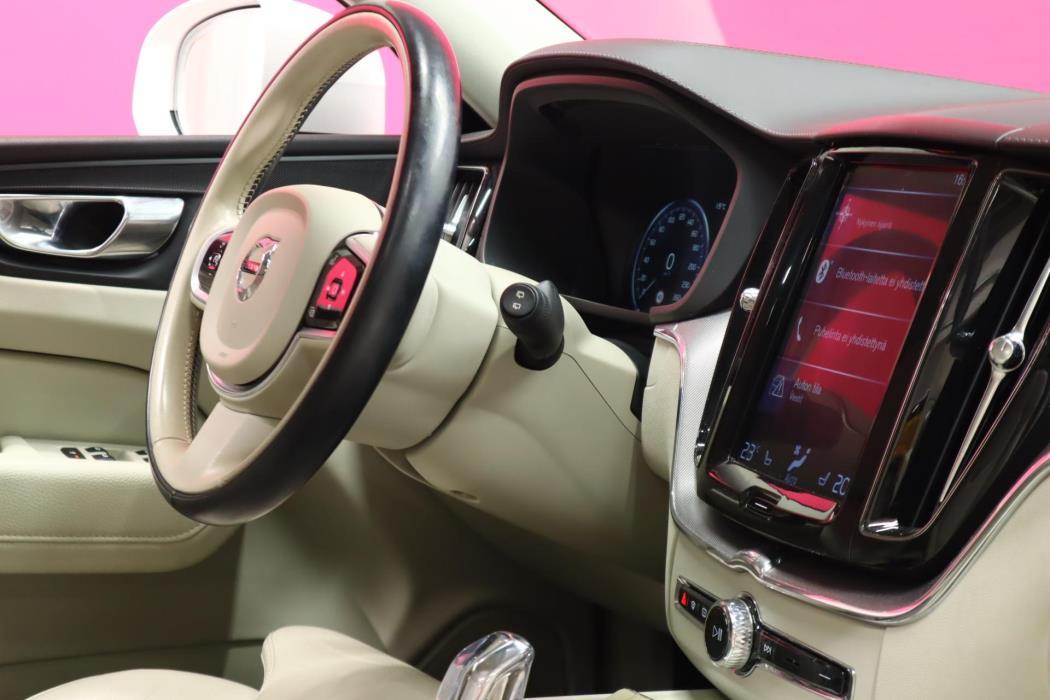 VOLVO XC60 2018