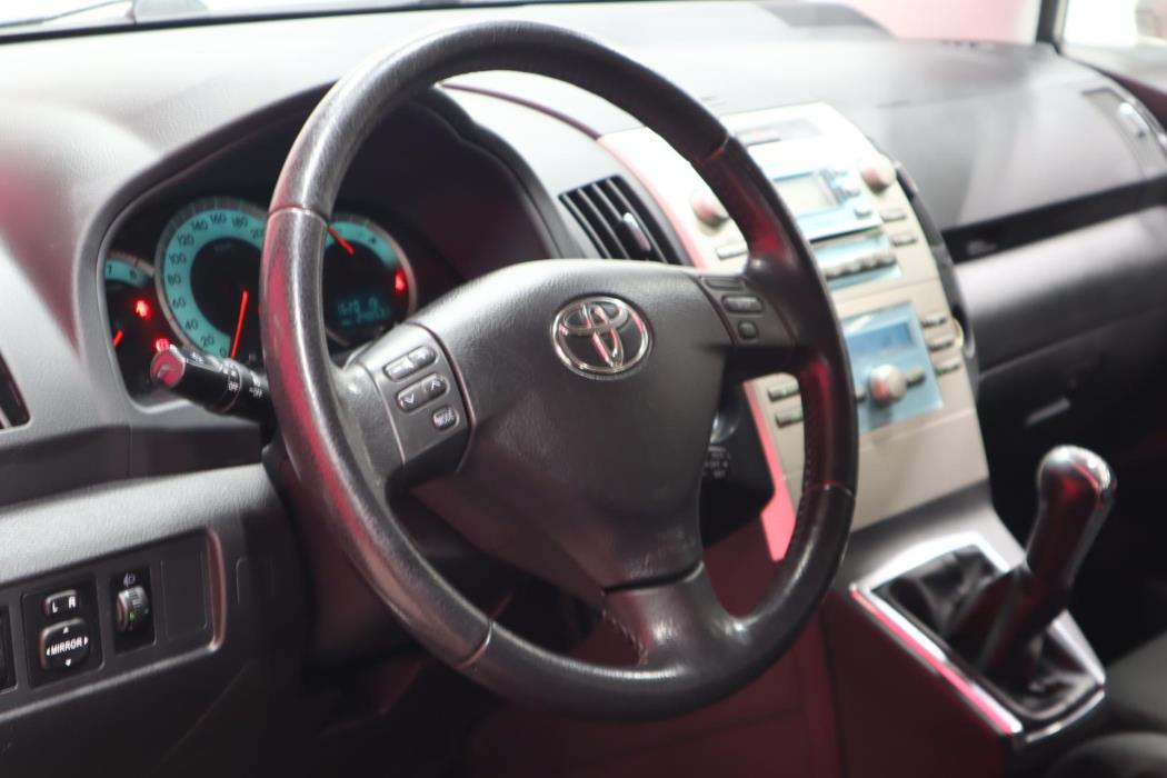 TOYOTA Corolla Verso 2004