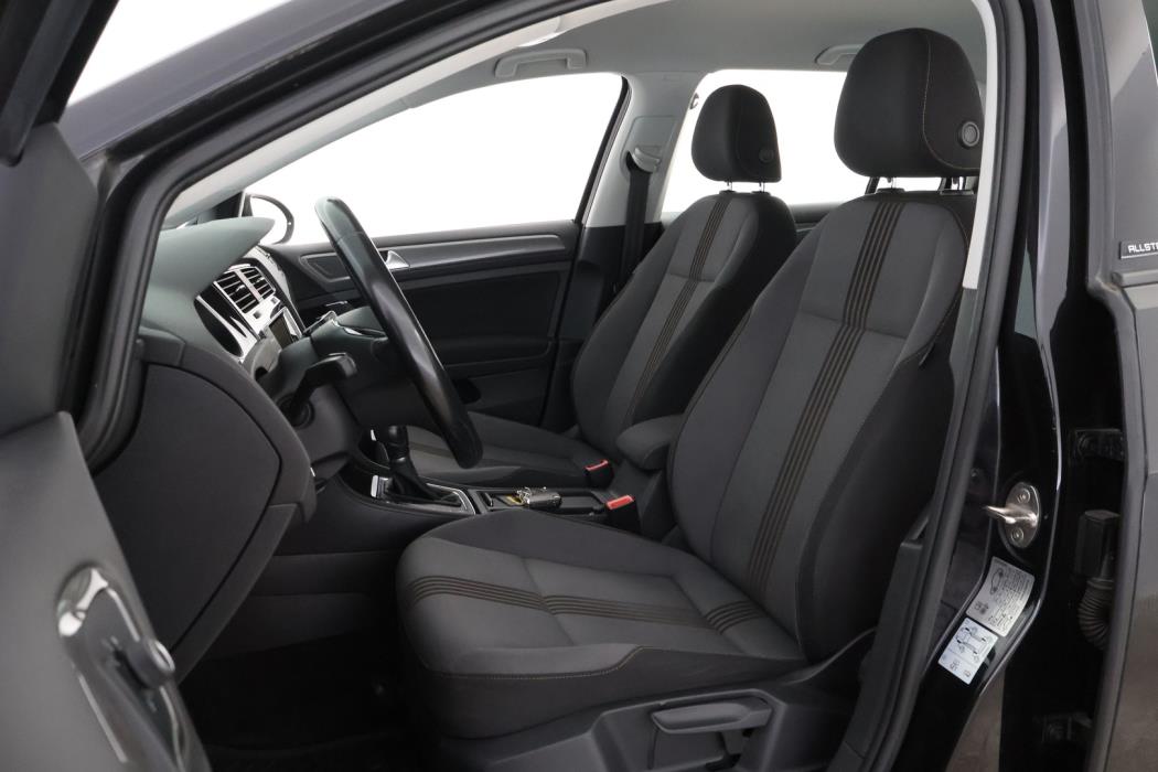 VOLKSWAGEN Golf 2017