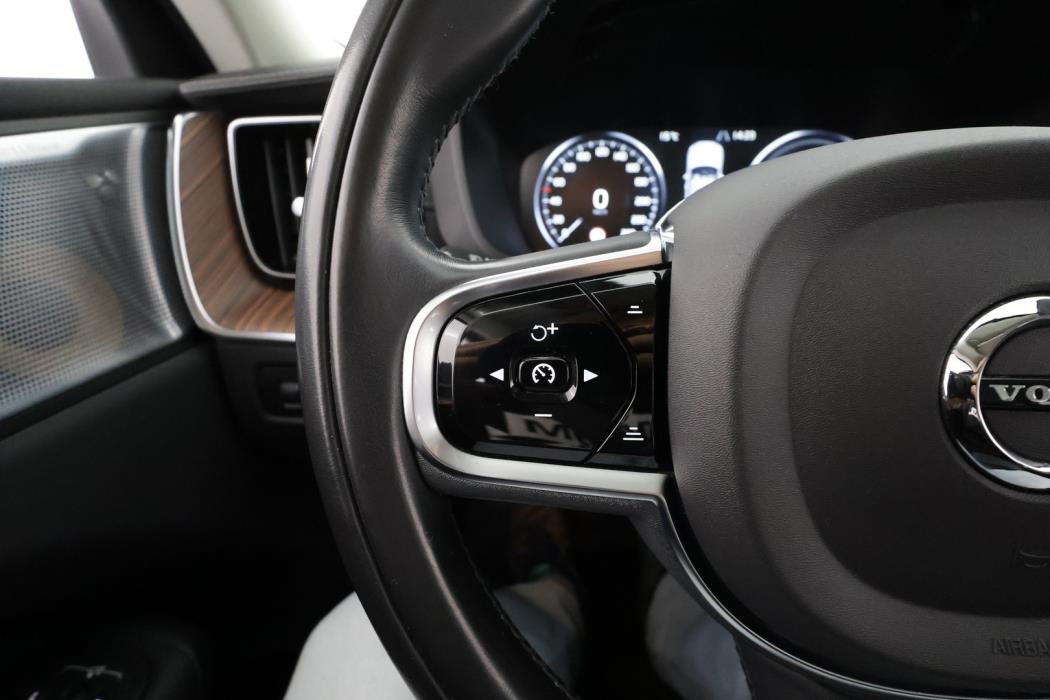 VOLVO XC60 2020