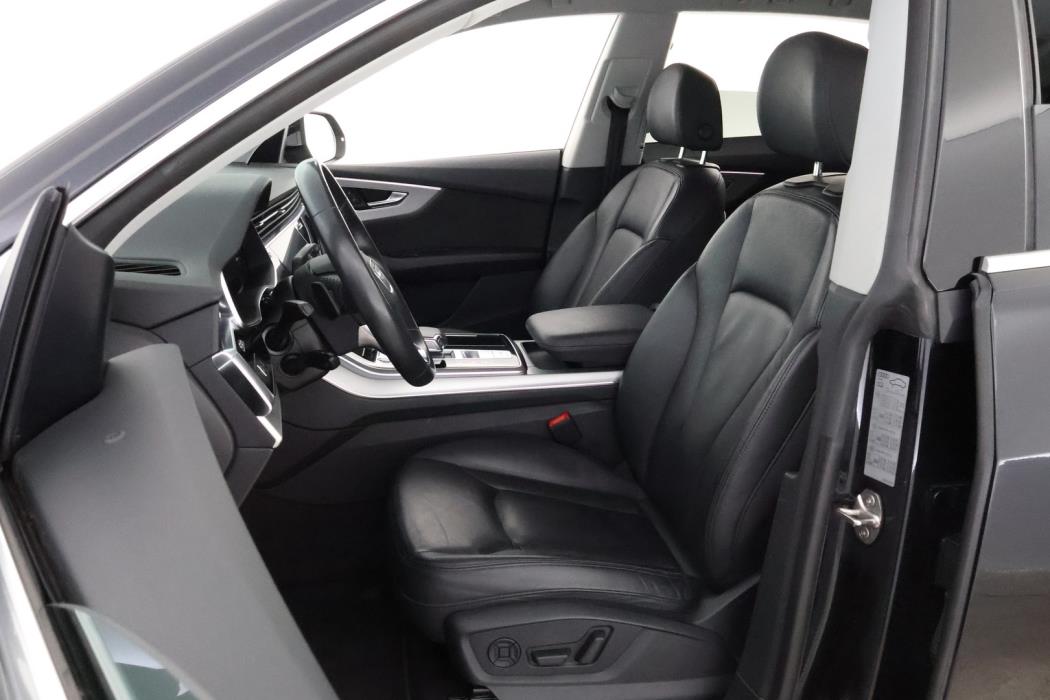 AUDI Q8 2021