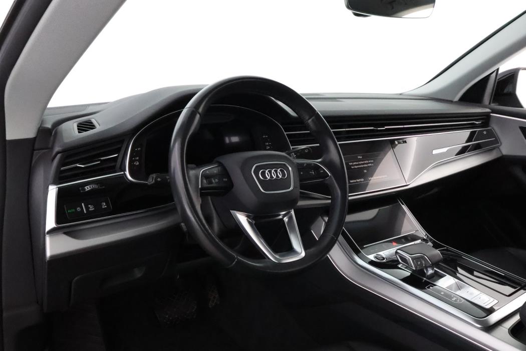 AUDI Q8 2021