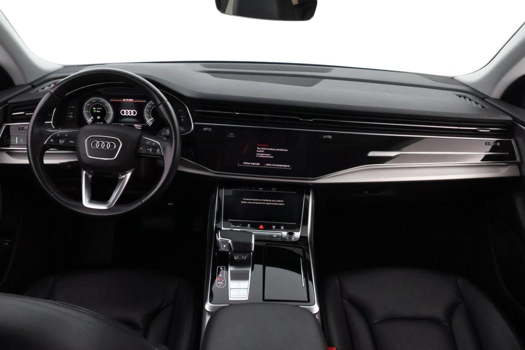 AUDI Q8 2021