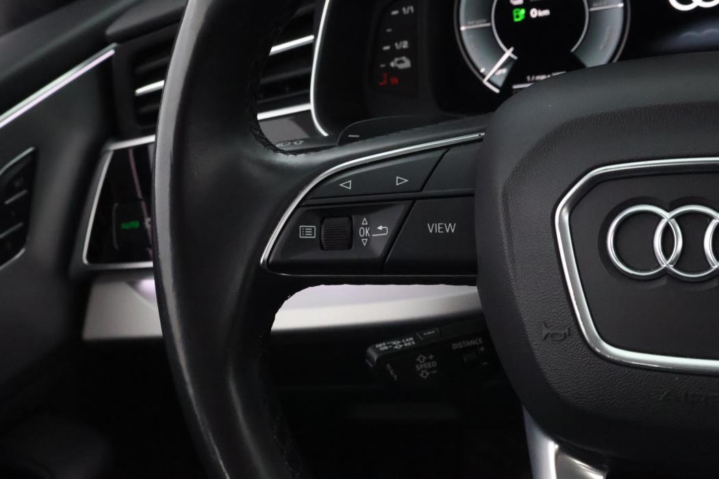 AUDI Q8 2021
