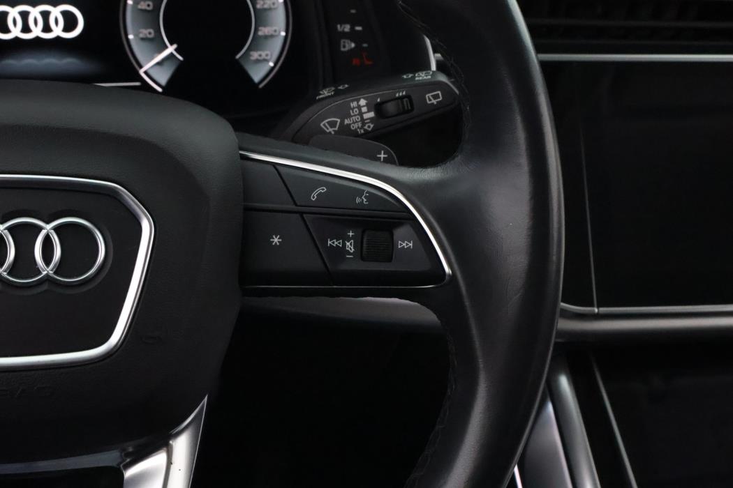 AUDI Q8 2021