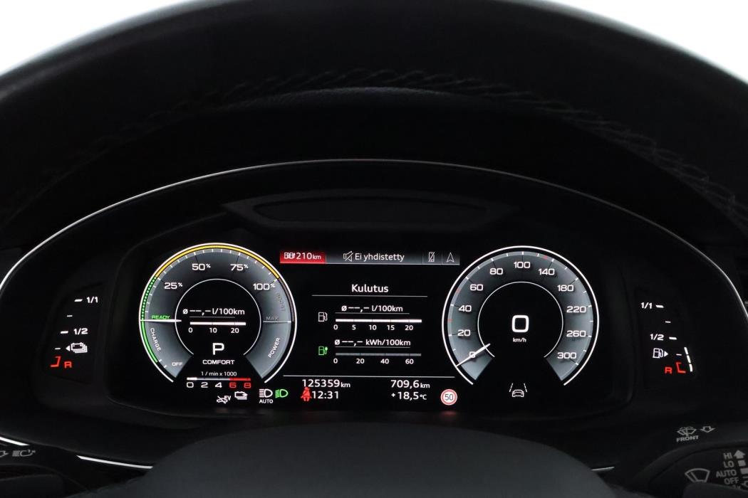 AUDI Q8 2021