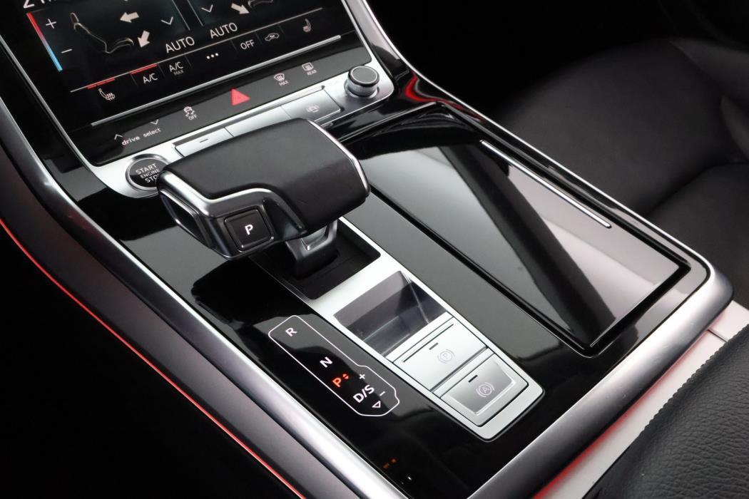 AUDI Q8 2021