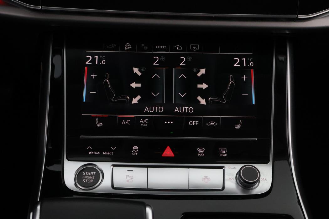 AUDI Q8 2021