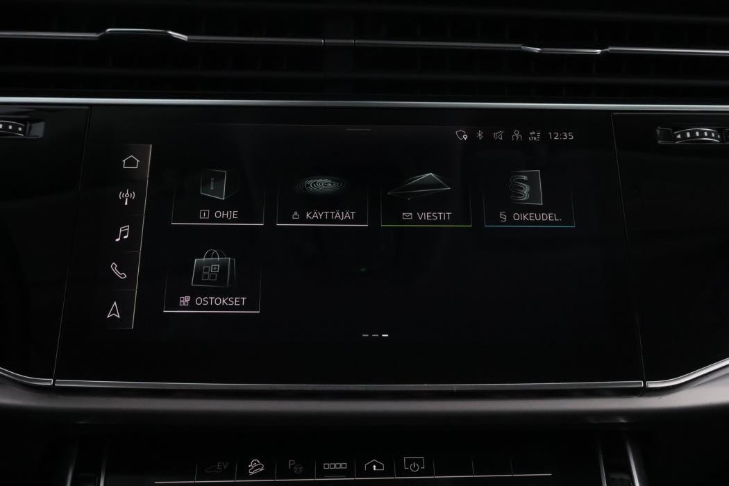 AUDI Q8 2021