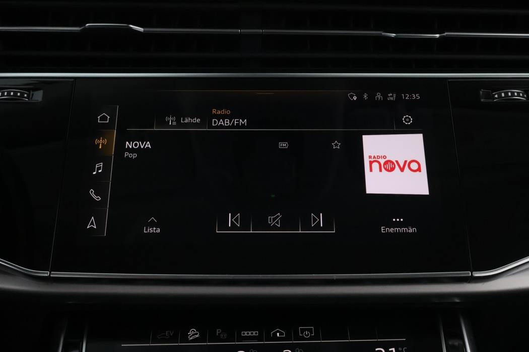 AUDI Q8 2021