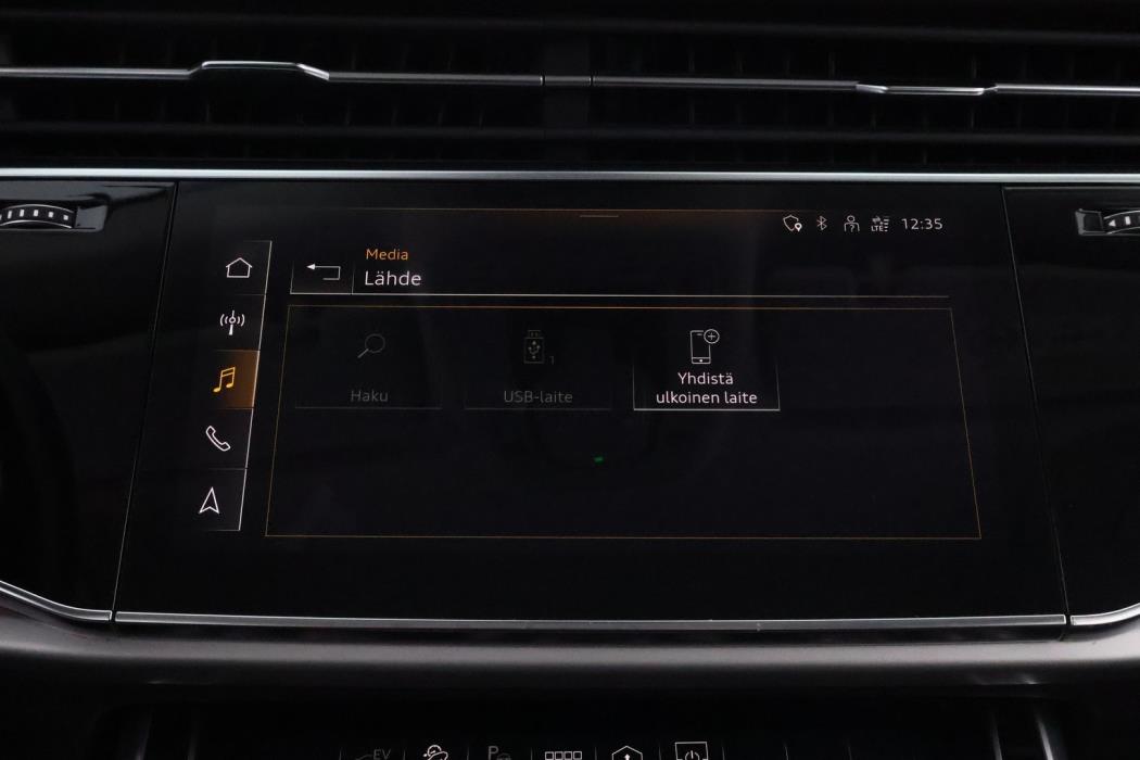 AUDI Q8 2021