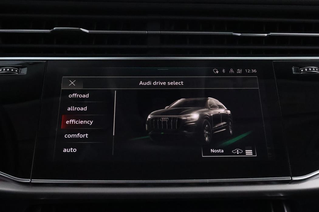 AUDI Q8 2021