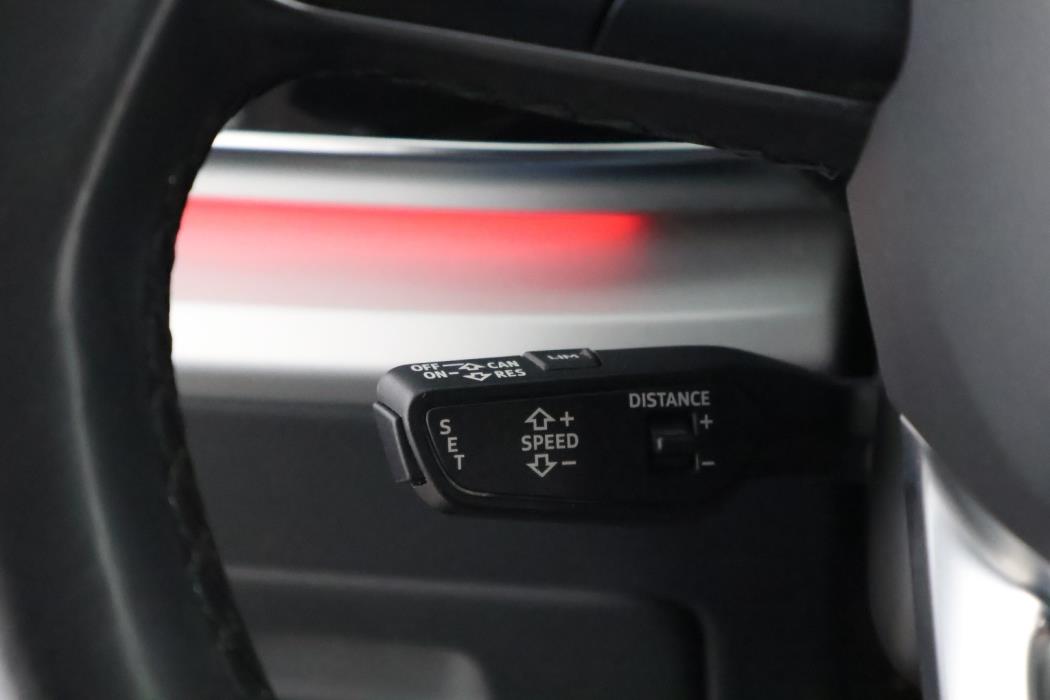 AUDI Q8 2021