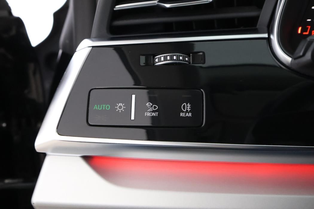 AUDI Q8 2021