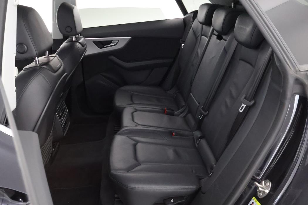 AUDI Q8 2021