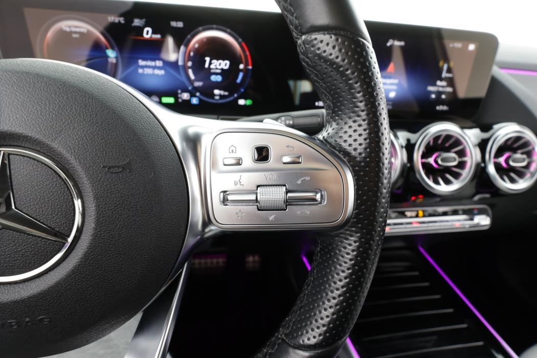 MERCEDES-BENZ GLA 2023