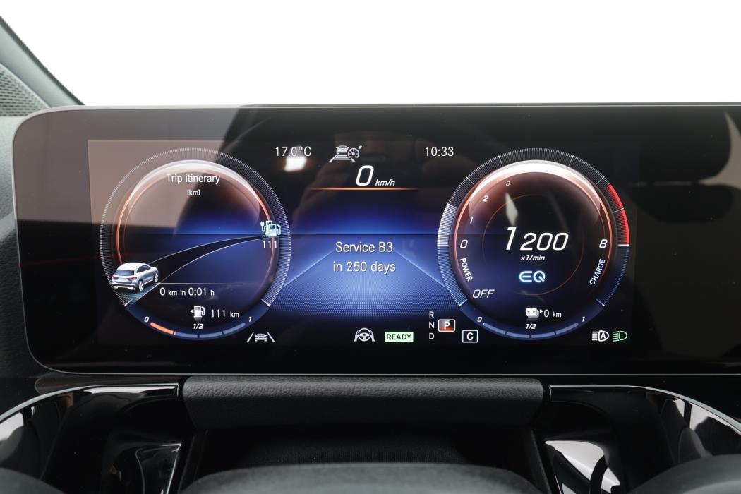 MERCEDES-BENZ GLA 2023