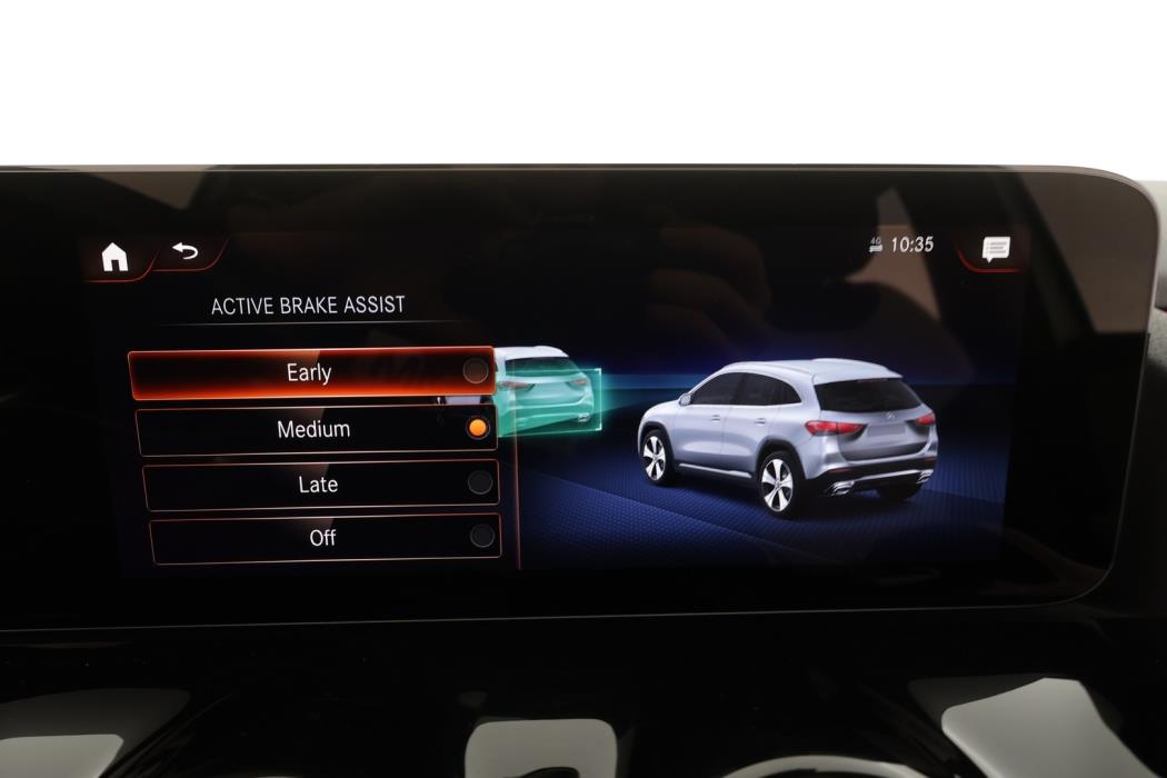 MERCEDES-BENZ GLA 2023