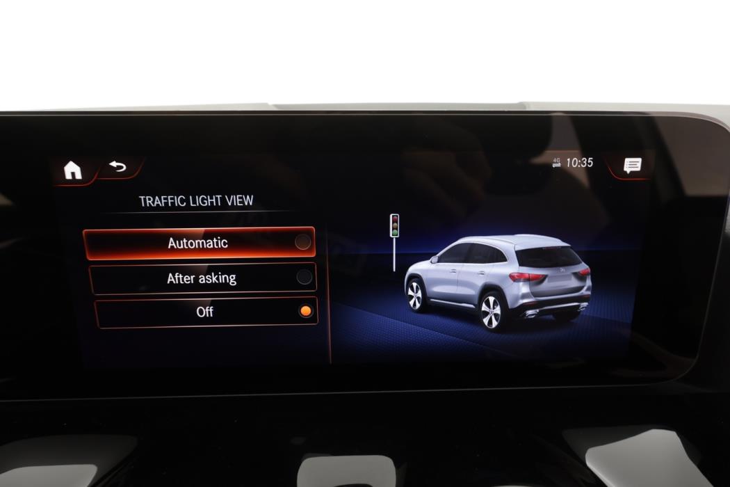 MERCEDES-BENZ GLA 2023