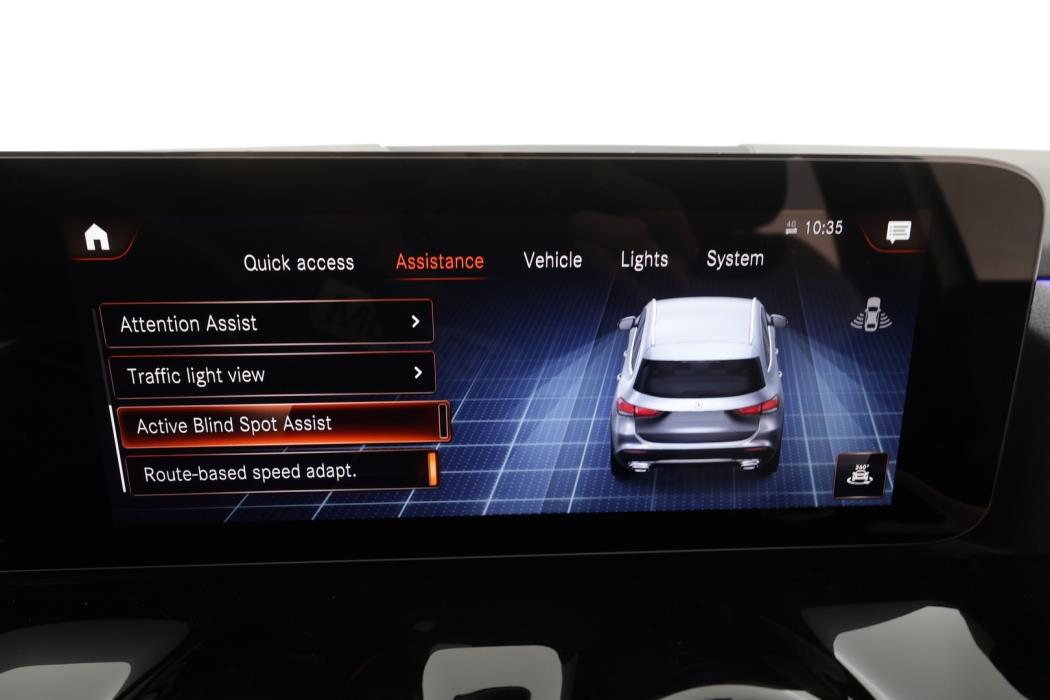 MERCEDES-BENZ GLA 2023