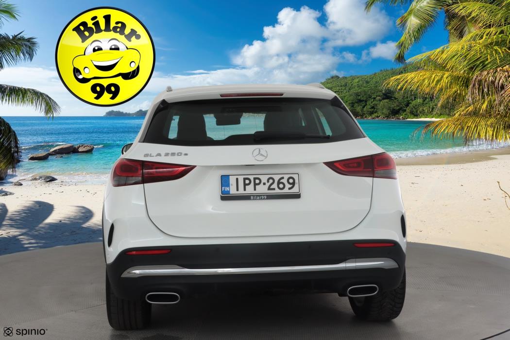 MERCEDES-BENZ GLA 2023