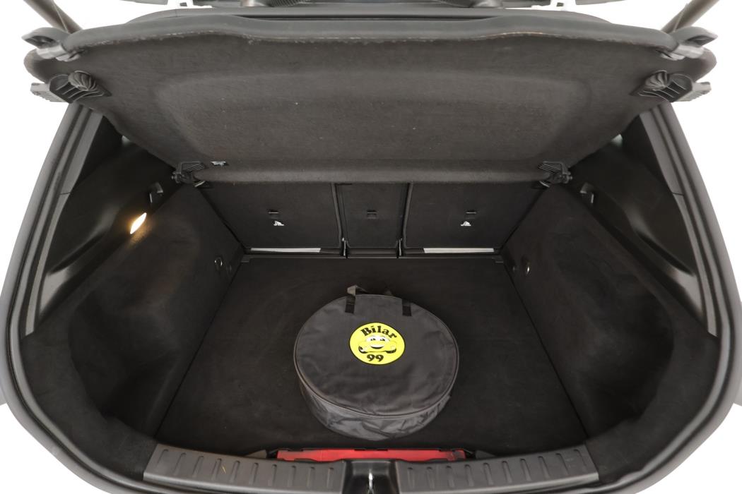 MERCEDES-BENZ GLA 2023