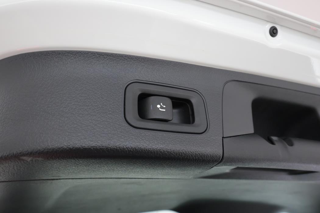 MERCEDES-BENZ GLA 2023