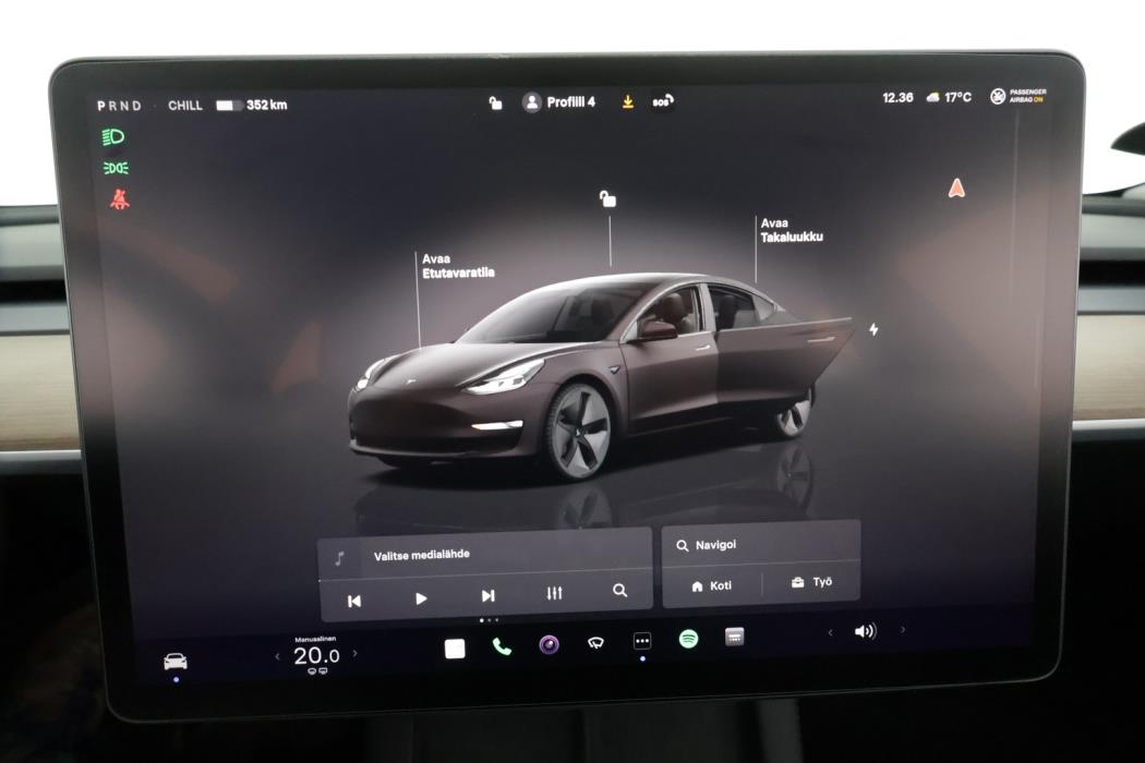 TESLA Model 3 2022
