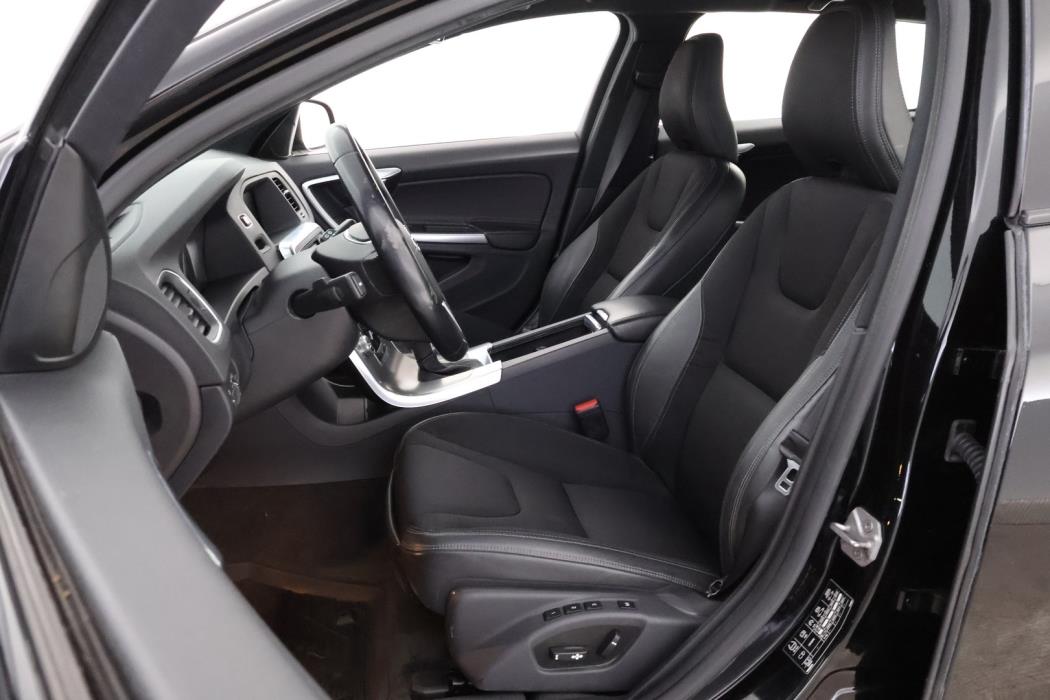 VOLVO V60 Cross Country 2016