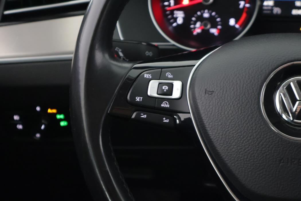 VOLKSWAGEN Passat 2017