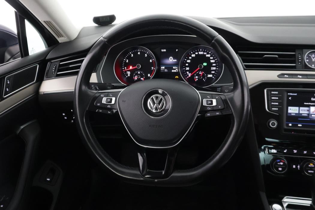 VOLKSWAGEN Passat 2017