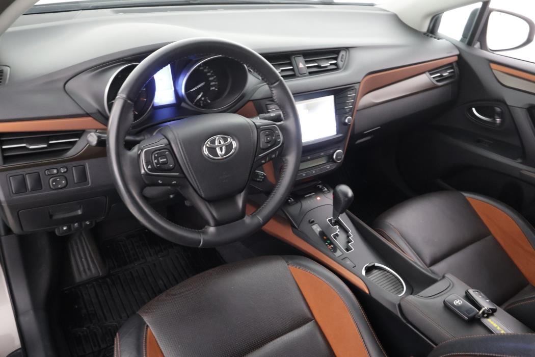 TOYOTA Avensis 2016