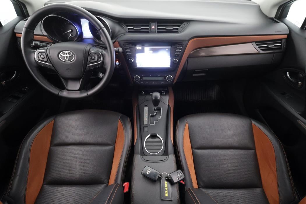 TOYOTA Avensis 2016
