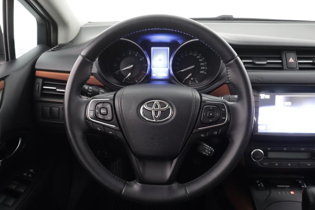 TOYOTA Avensis 2016