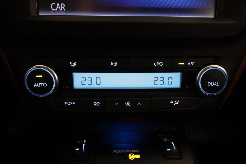 TOYOTA Avensis 2016