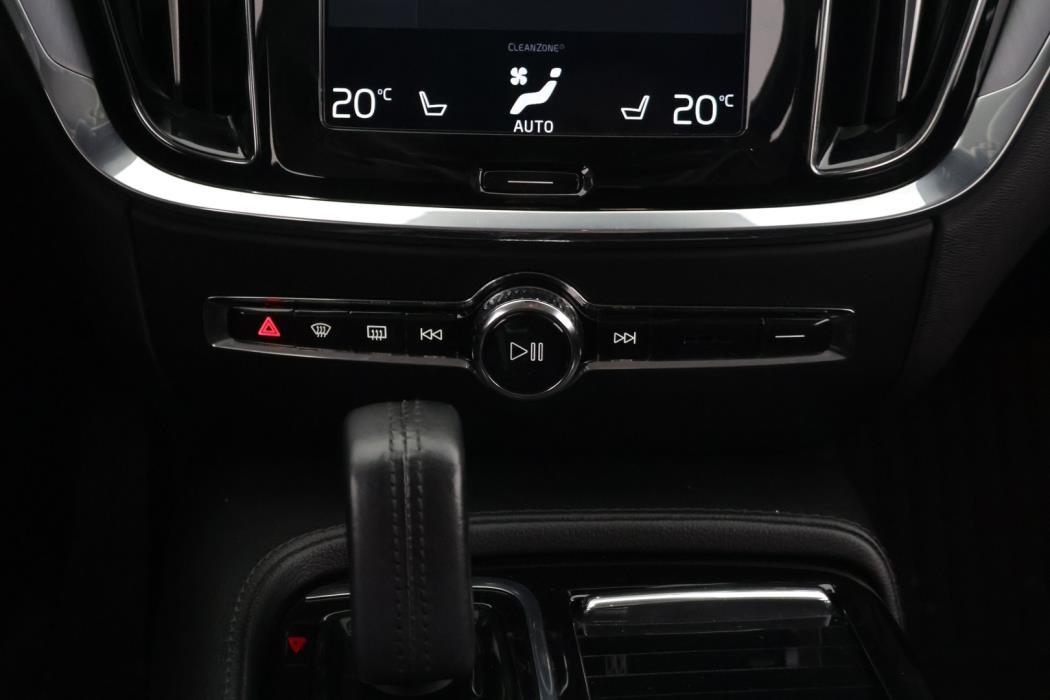VOLVO V60 2020