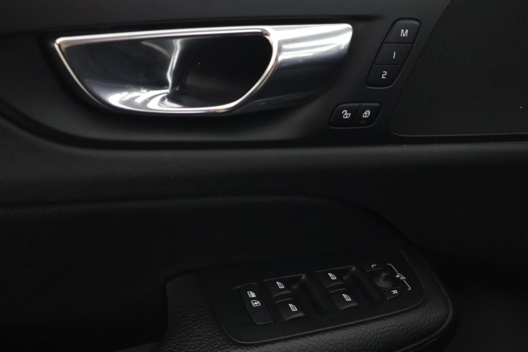 VOLVO V60 2020