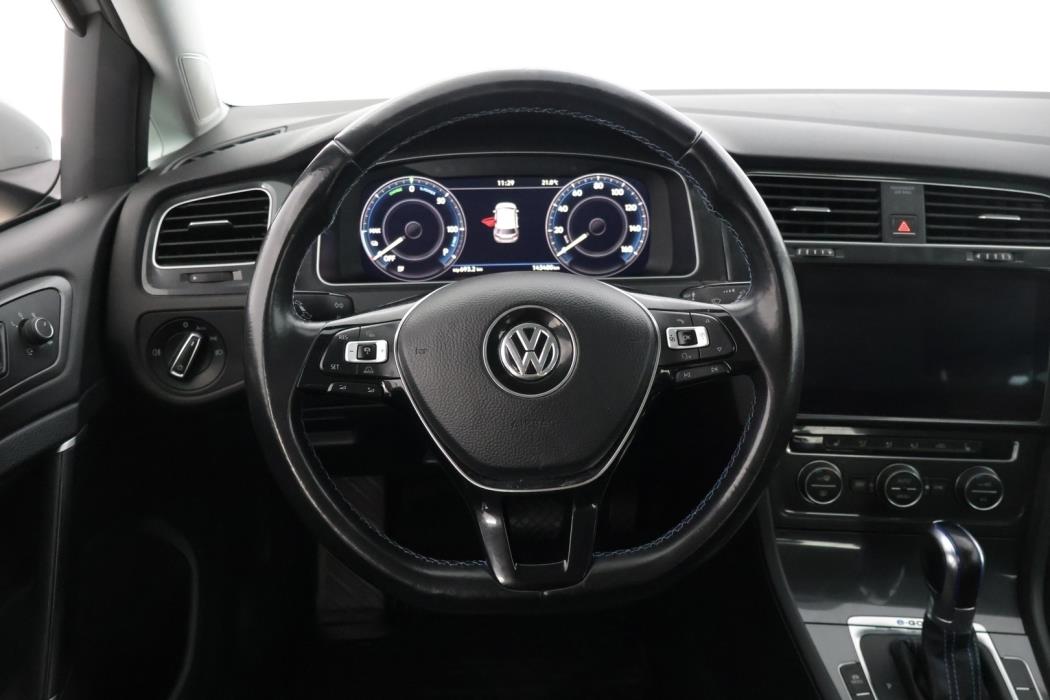 VOLKSWAGEN Golf 2018