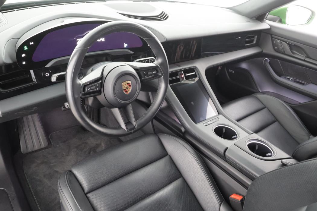PORSCHE TAYCAN 2022