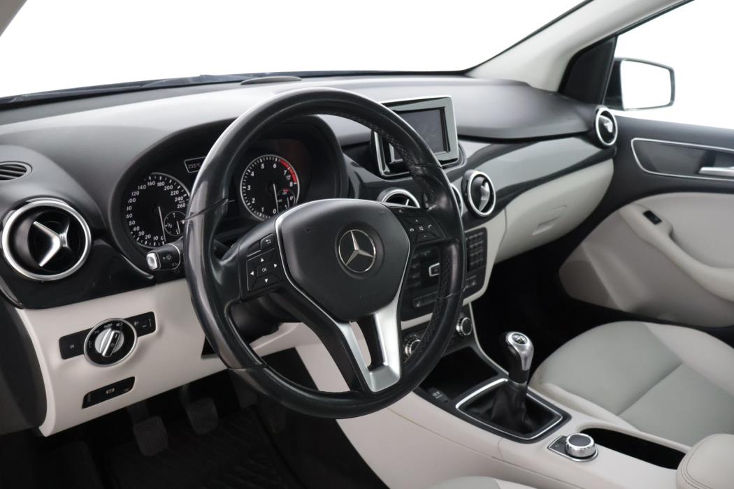 MERCEDES-BENZ B 2013